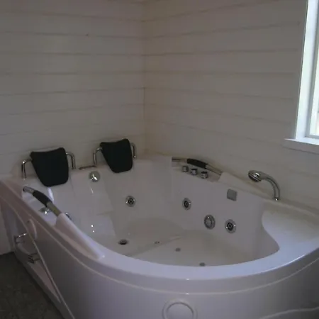 Vakantiehuis 4 Bedroom Lovely In Ronne *