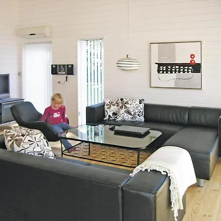 Feriehus 4 Værelses Dejlig Bolig I Rønne